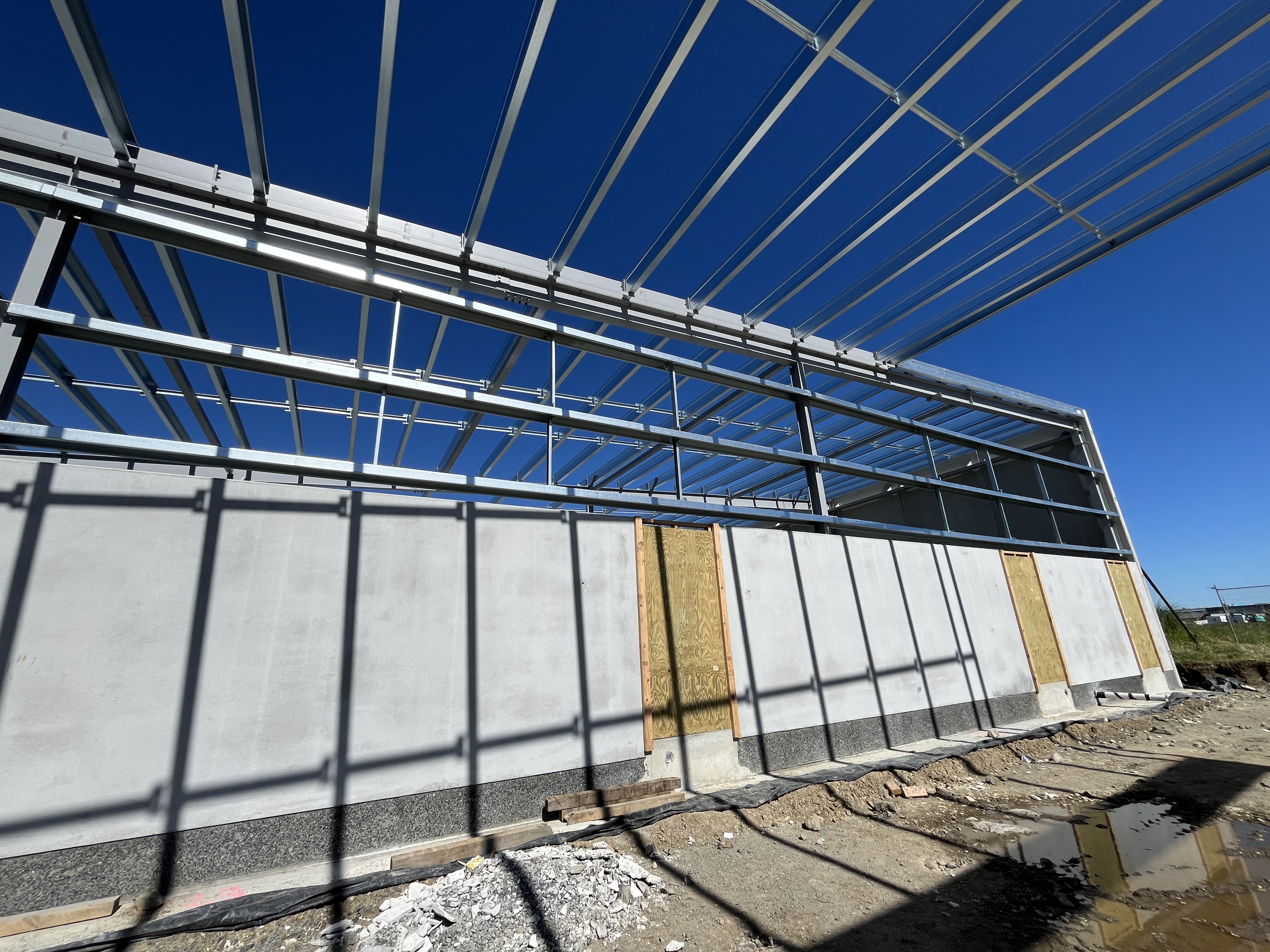 Concrete wall panels and roof structure at Welmart Supermarket